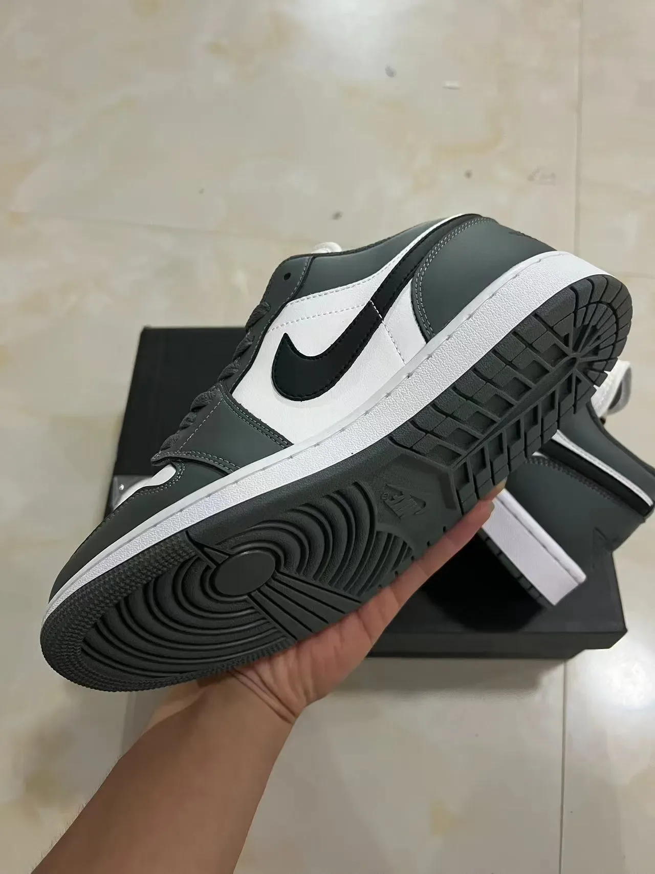 Nike Air Jordan 1 Low Cinza Escuro Branco Sneakers Lifestyle 6