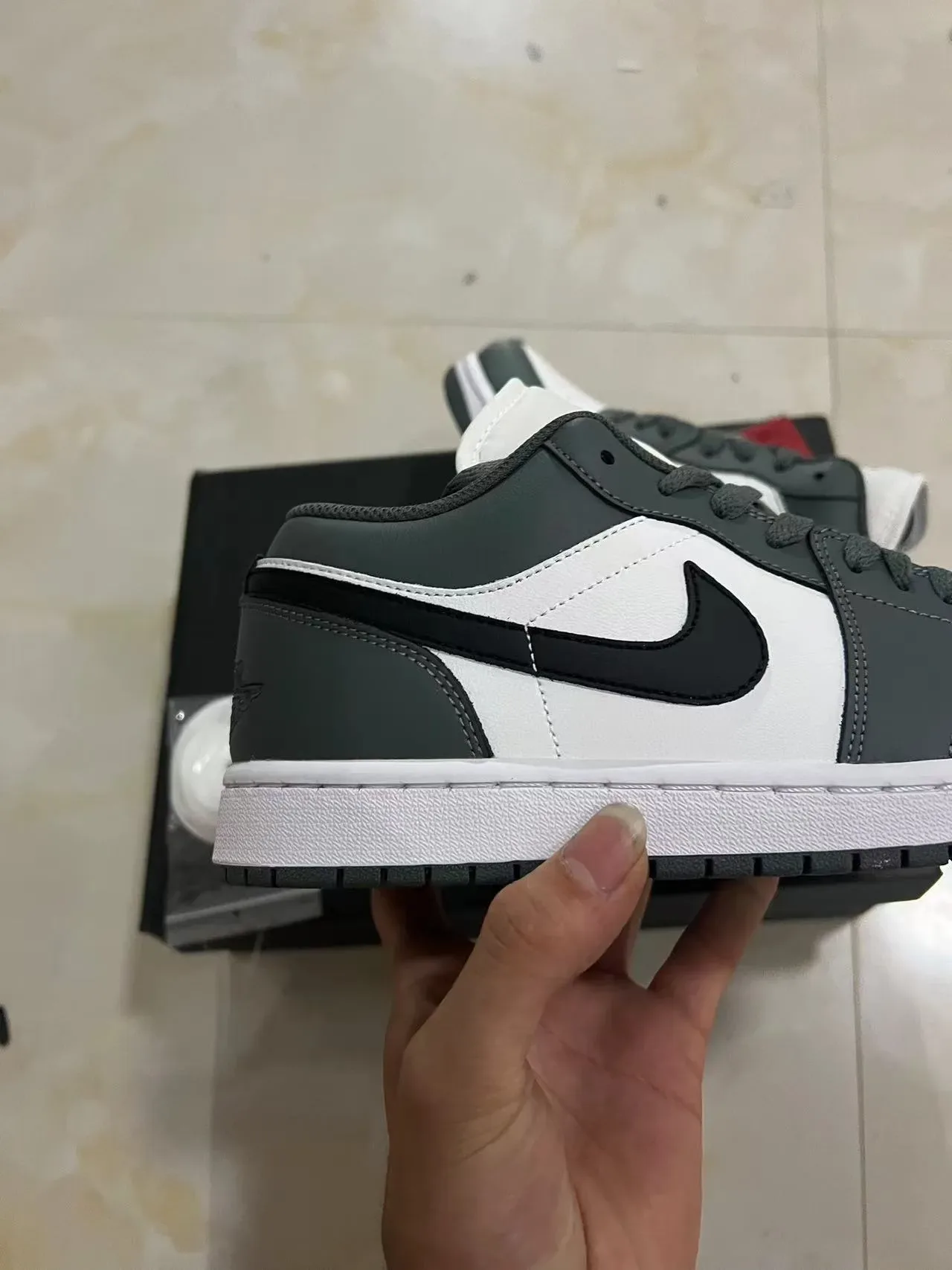 Nike Air Jordan 1 Low Cinza Escuro Branco Sneakers Lifestyle 7