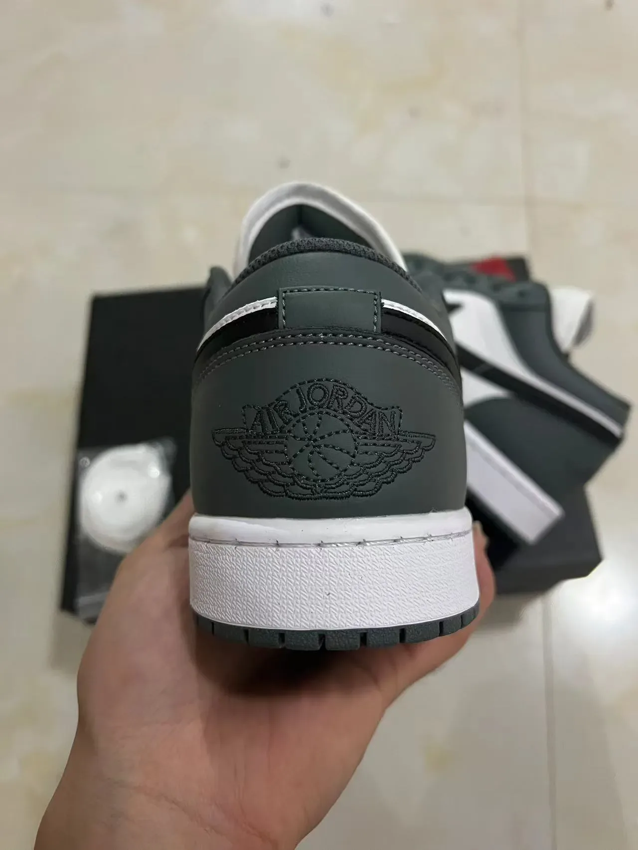 Nike Air Jordan 1 Low Cinza Escuro Branco Sneakers Lifestyle 8