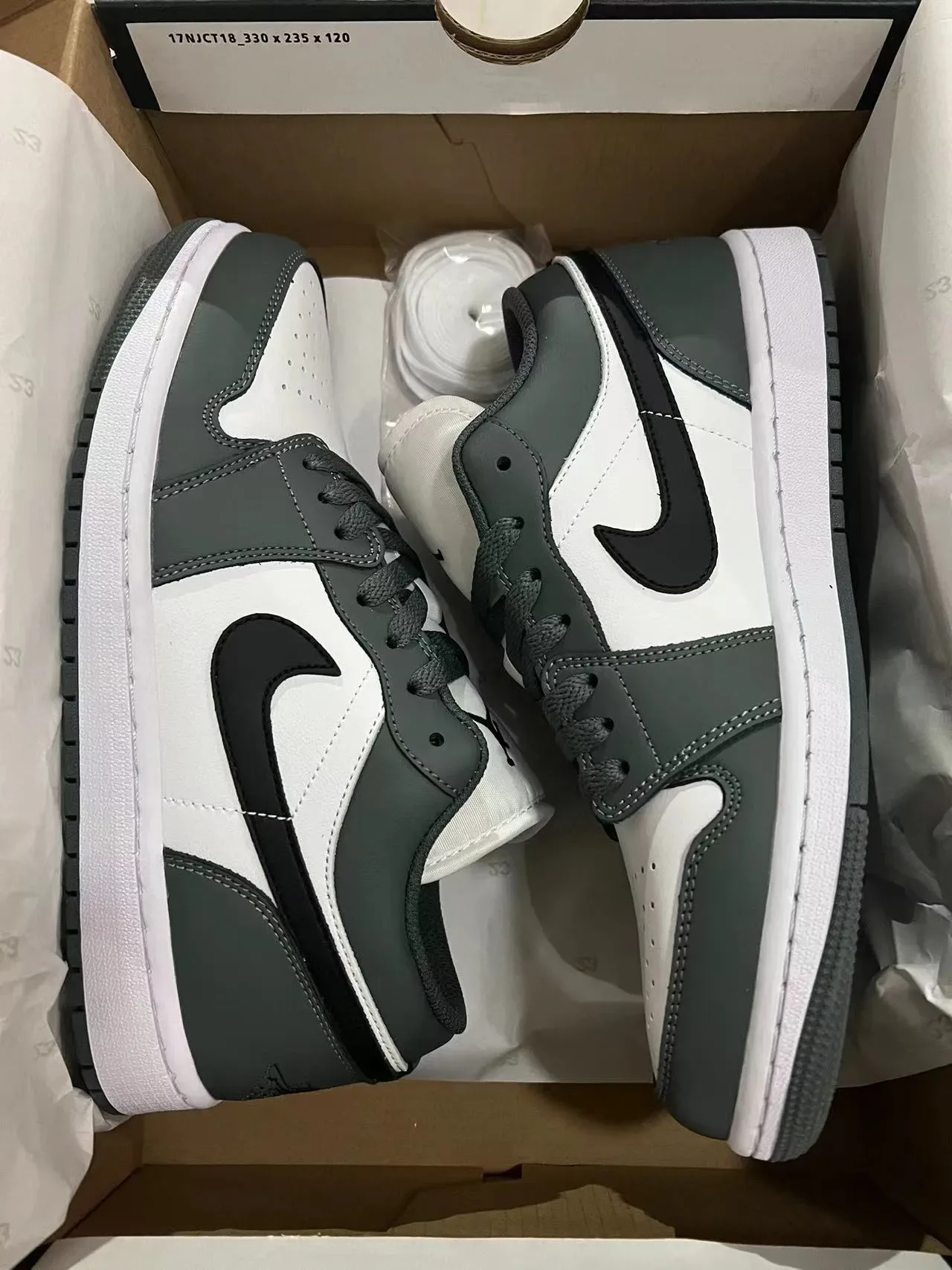 Nike Air Jordan 1 Low Cinza Escuro Branco Sneakers Lifestyle 9