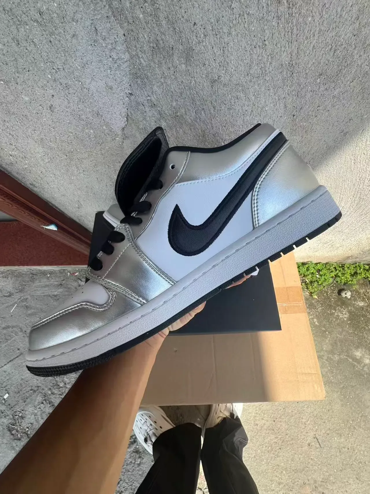 Nike Air Jordan 1 Low Argent Métallique Noir Lifestyle Sneakers 5