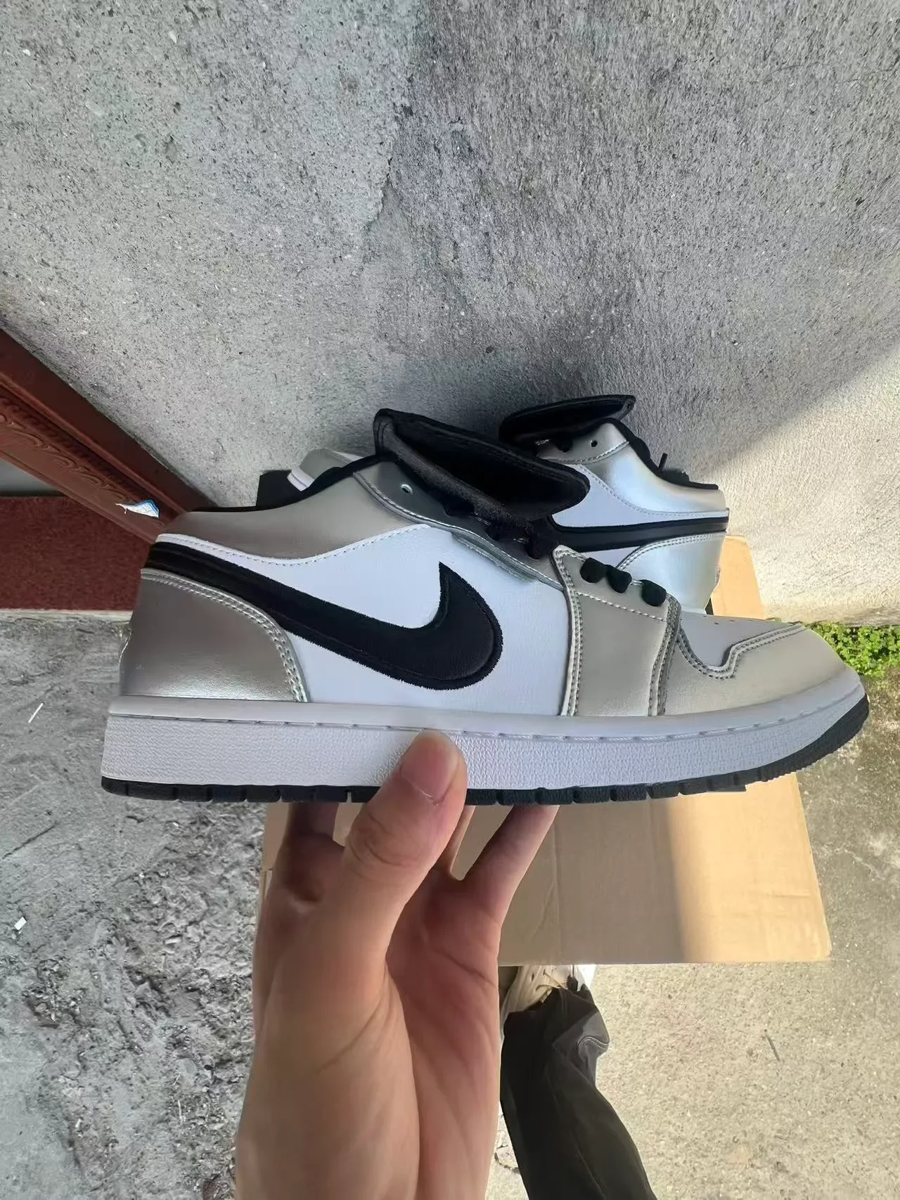 Nike Air Jordan 1 Low Argent Métallique Noir Lifestyle Sneakers 7