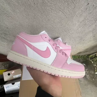 Nike Air Jordan 1 Low وردي وأبيض سنيكرز أسلوب حياة