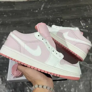 Nike Air Jordan 1 Low Pink and White حذاء أسلوب الحياة
