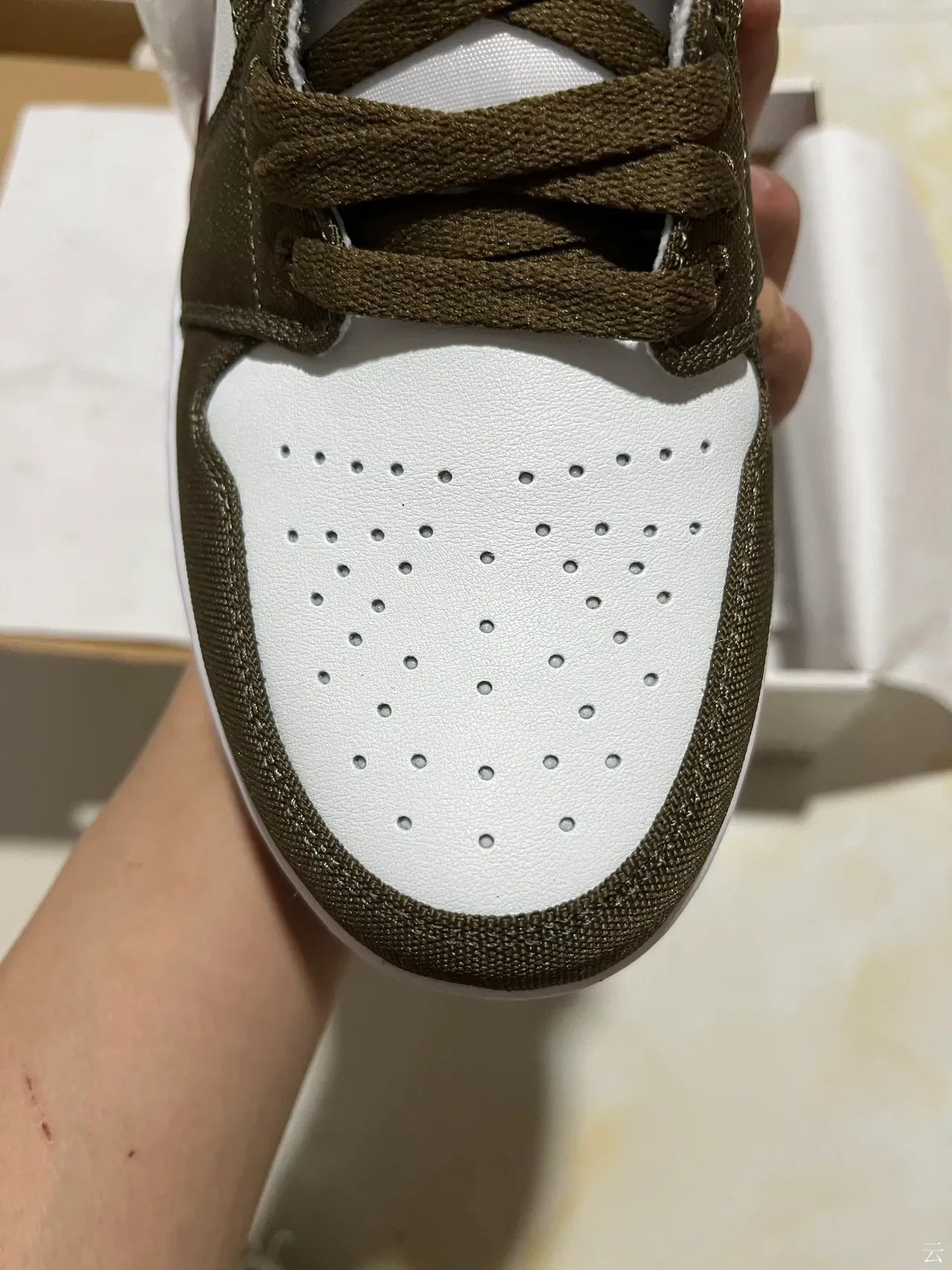 Nike Air Jordan 1 Olive Brown and Metallic Gold Chaussures Lifestyle 3