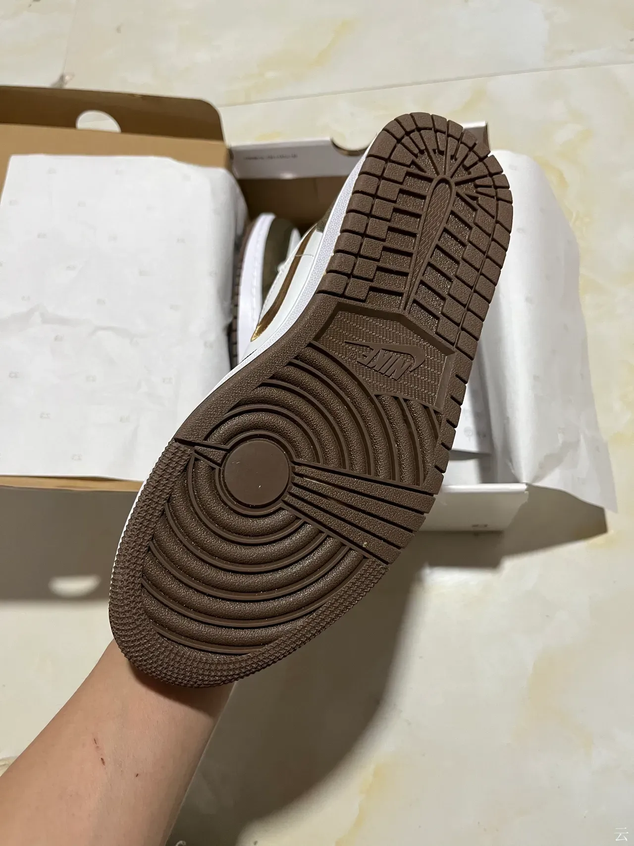 Nike Air Jordan 1 Olive Brown and Metallic Gold Chaussures Lifestyle 5