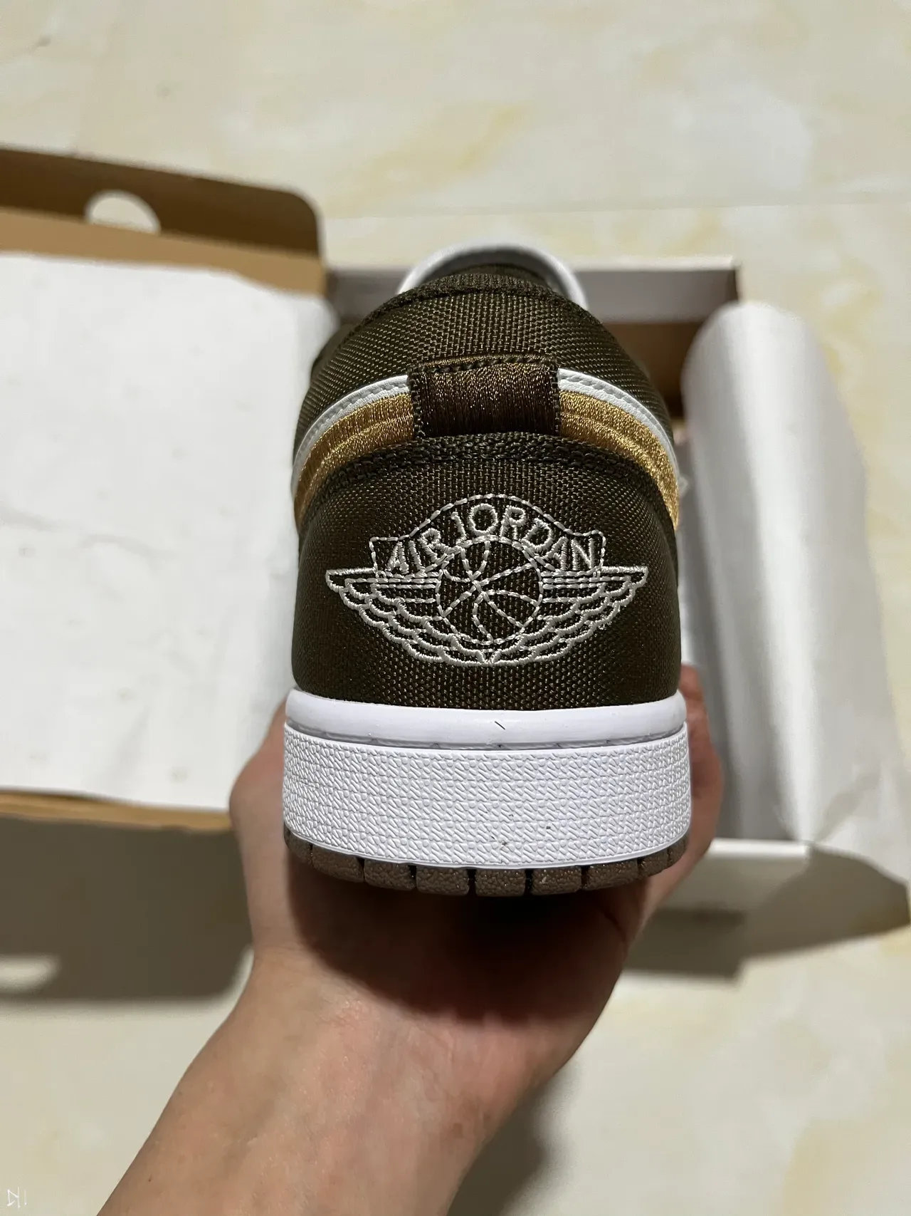 Nike Air Jordan 1 Olive Brown and Metallic Gold Chaussures Lifestyle 6