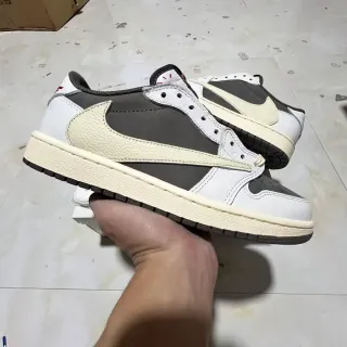 Nike Air Jordan 1 白色灰色 低帮 分层 皮革 和 麂皮 生活方式 运动鞋