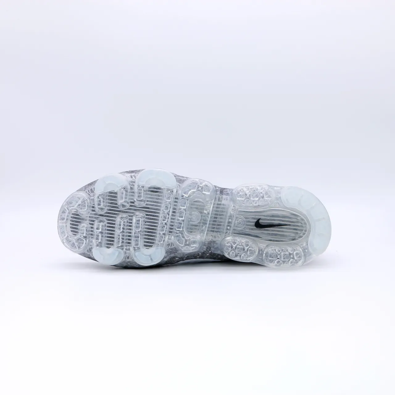 Nike Air VaporMax Flyknit Cinza e Branco Tênis Lifestyle 3