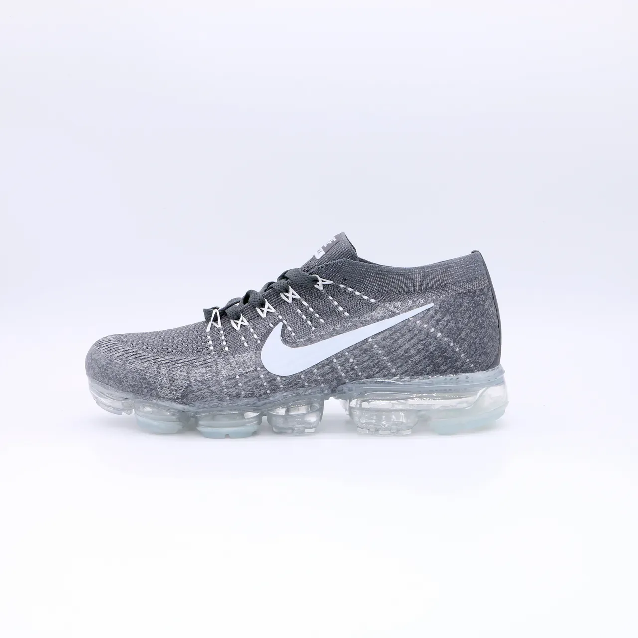 Nike Air VaporMax Flyknit Cinza e Branco Tênis Lifestyle 4