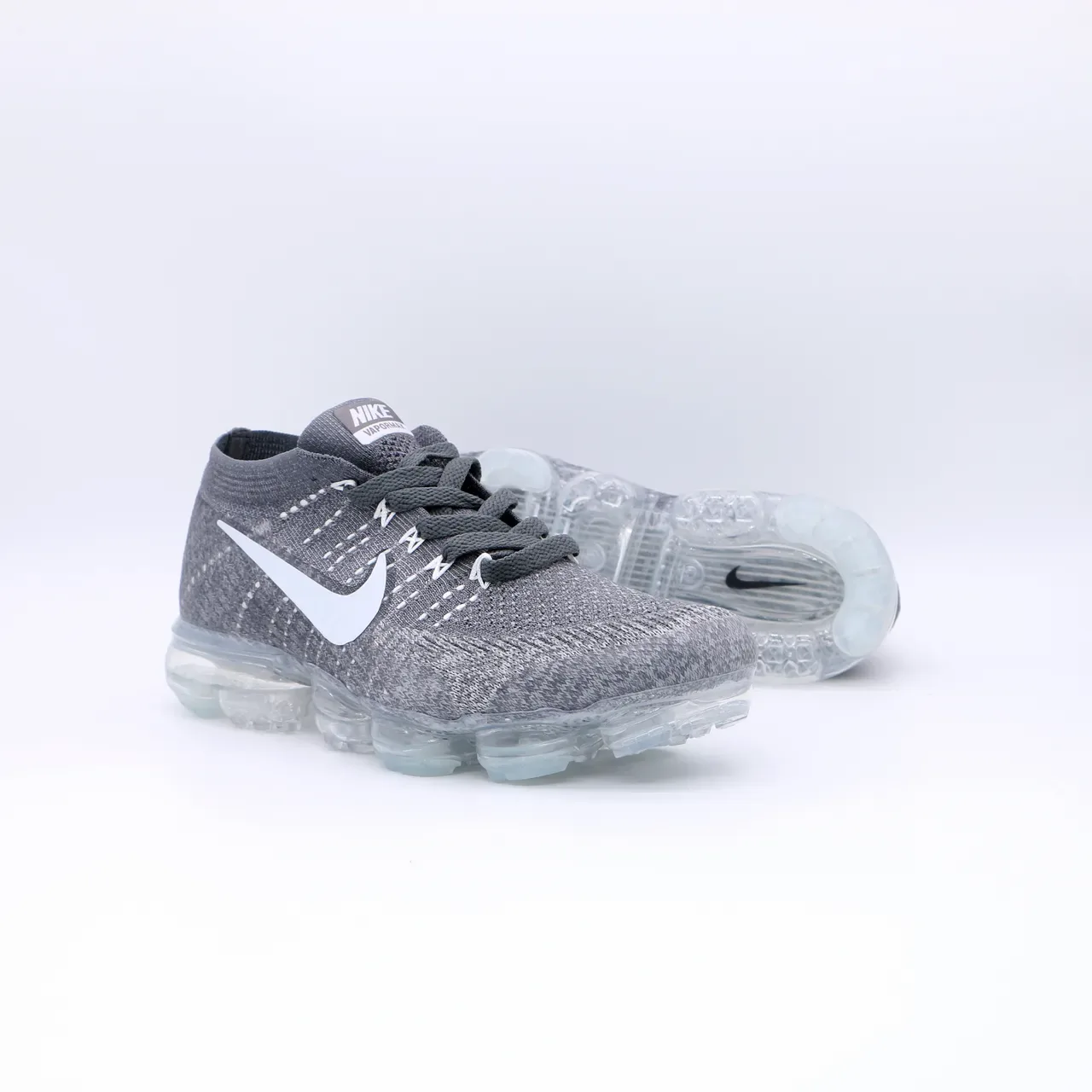 Nike Air VaporMax Flyknit Cinza e Branco Tênis Lifestyle 5