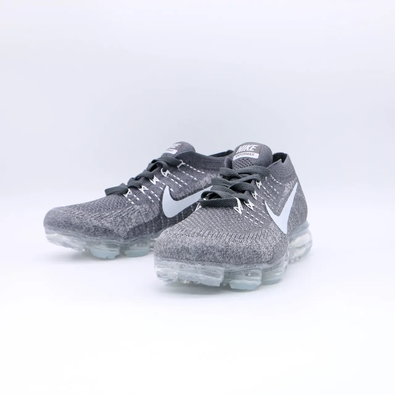 Nike Air VaporMax Flyknit Cinza e Branco Tênis Lifestyle 6