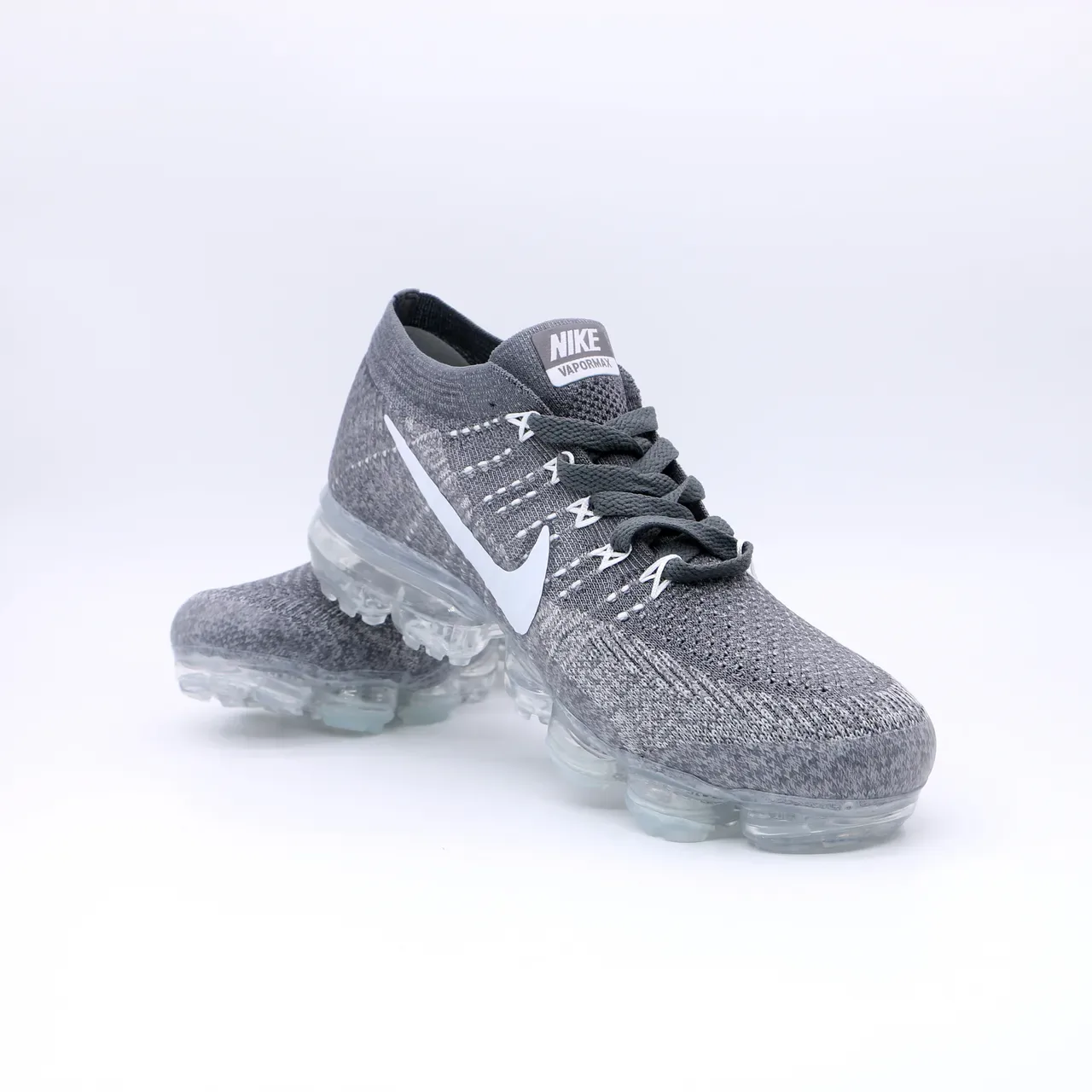 Nike Air VaporMax Flyknit Cinza e Branco Tênis Lifestyle 8