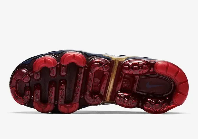 Nike Air VaporMax Plus Navy Blue and Red Lifestyle Sneakers 2