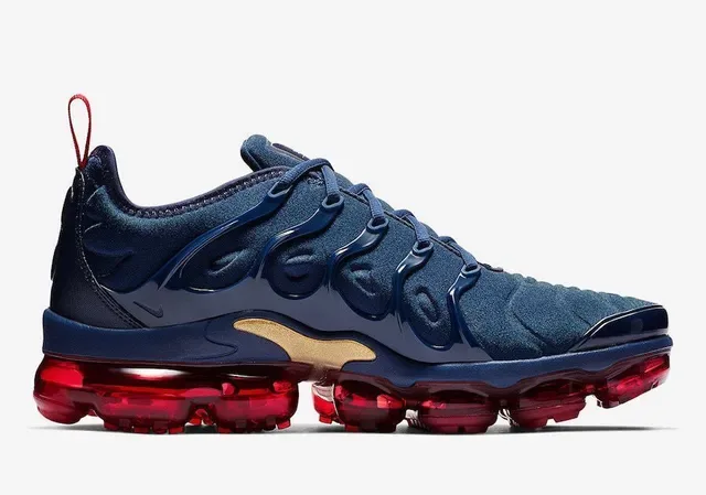 Nike Air VaporMax Plus Navy Blue and Red Lifestyle Sneakers 3
