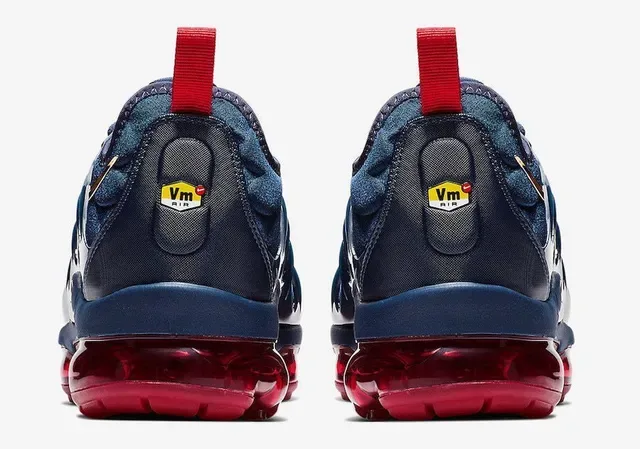 Nike Air VaporMax Plus Navy Blue and Red Lifestyle Sneakers 4