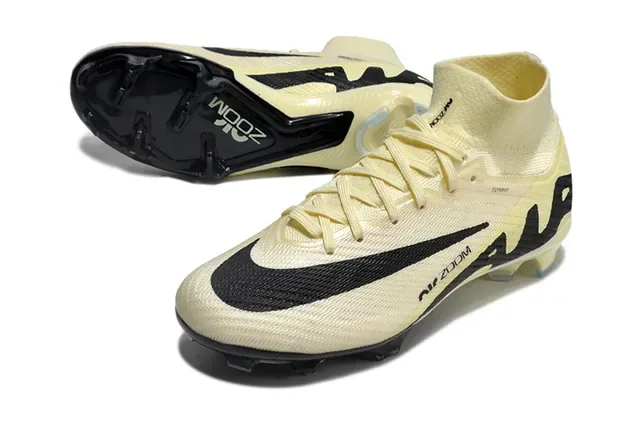 Nike Beige et Noir Flyknit High-Cut Collar Firm-Ground Chaussures de football 3