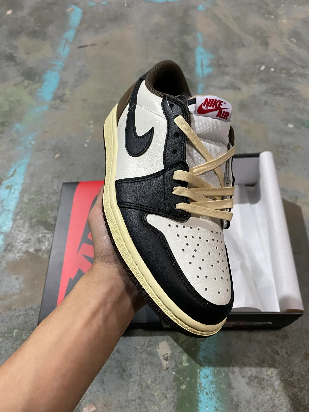 Nike Beige Noir Low-Top Silhouette Layered Cuir Et Daim Supérieur Lifestyle Sneakers 2