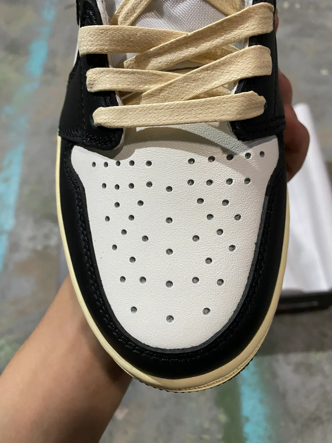 Nike Beige Noir Low-Top Silhouette Layered Cuir Et Daim Supérieur Lifestyle Sneakers 3