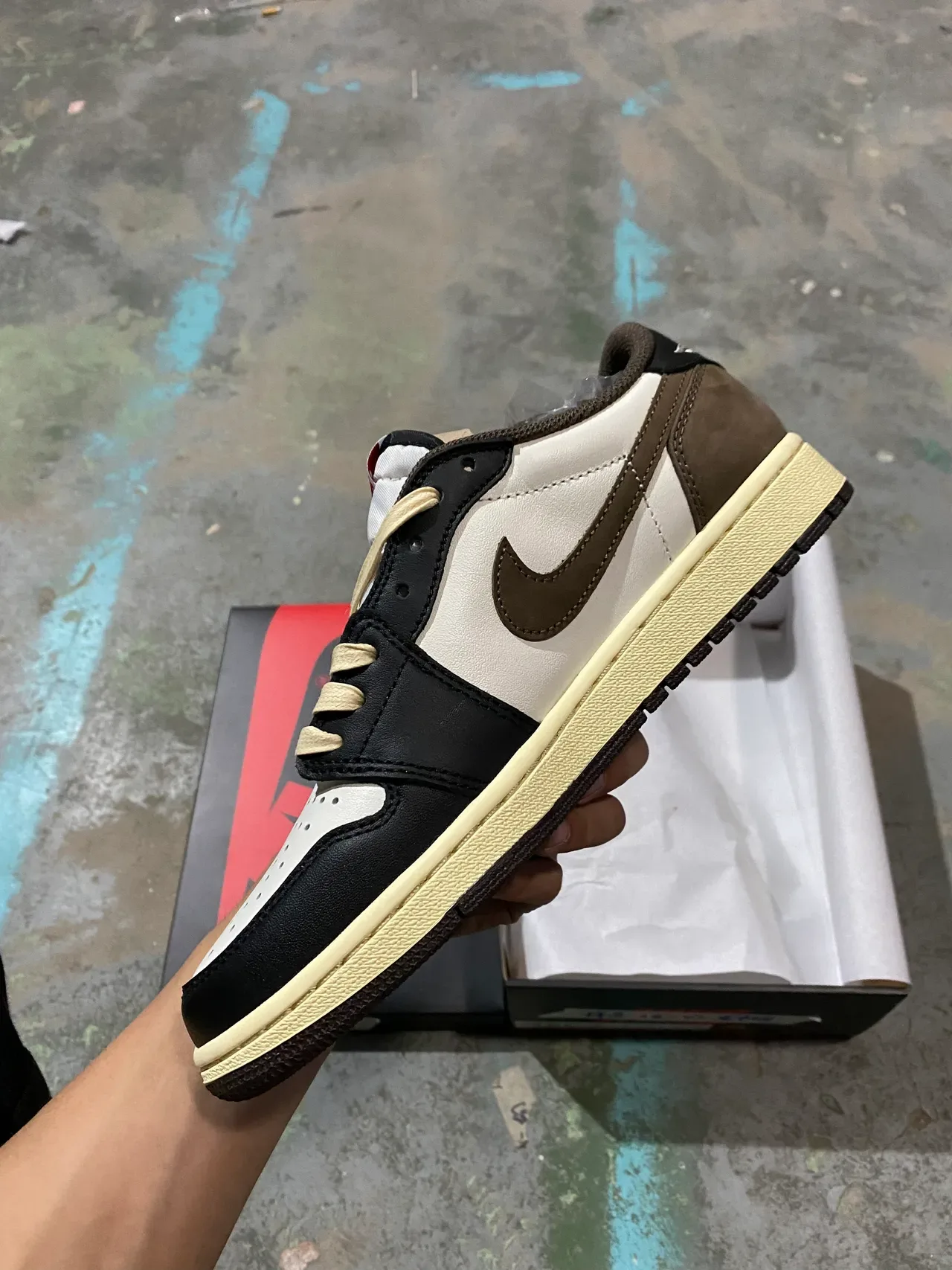 Nike Beige Noir Low-Top Silhouette Layered Cuir Et Daim Supérieur Lifestyle Sneakers 4