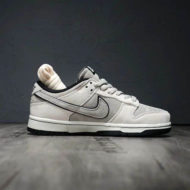 Nike बेज काला लो-टॉप सूड अपर स्केटबोर्ड जूते 6