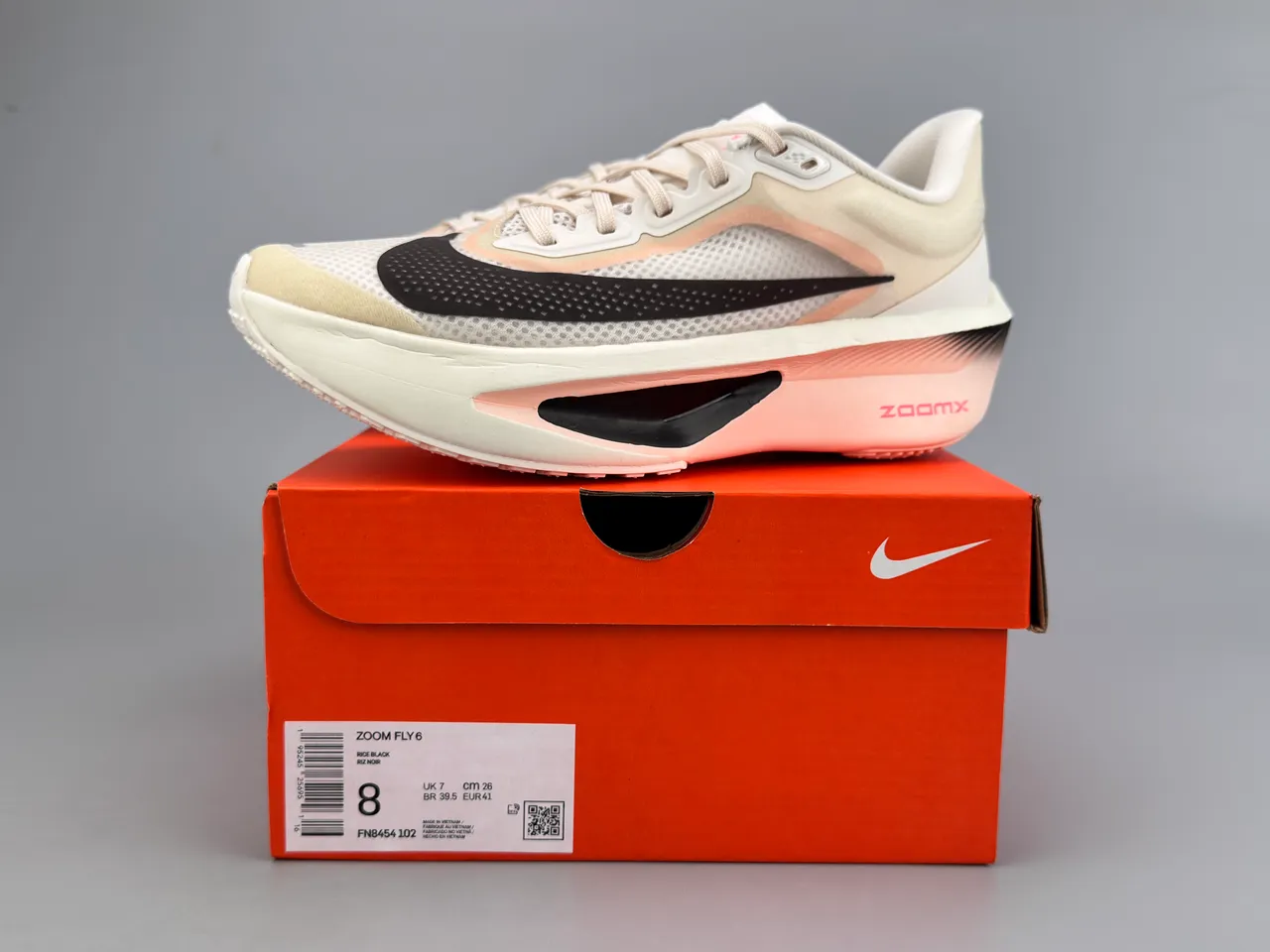 Nike Bege Rosa Superior de Malha Engenhada Esculpida ZoomX Solado Intermediário Tênis de Corrida 2
