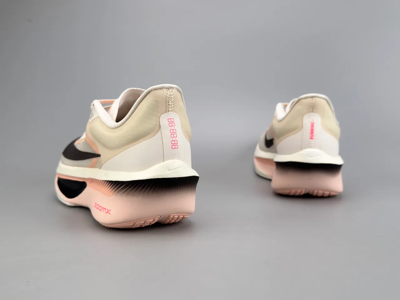 Nike Bege Rosa Superior de Malha Engenhada Esculpida ZoomX Solado Intermediário Tênis de Corrida 6