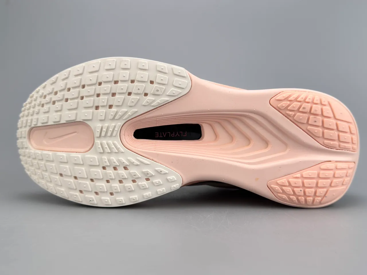 Nike Bege Rosa Superior de Malha Engenhada Esculpida ZoomX Solado Intermediário Tênis de Corrida 8