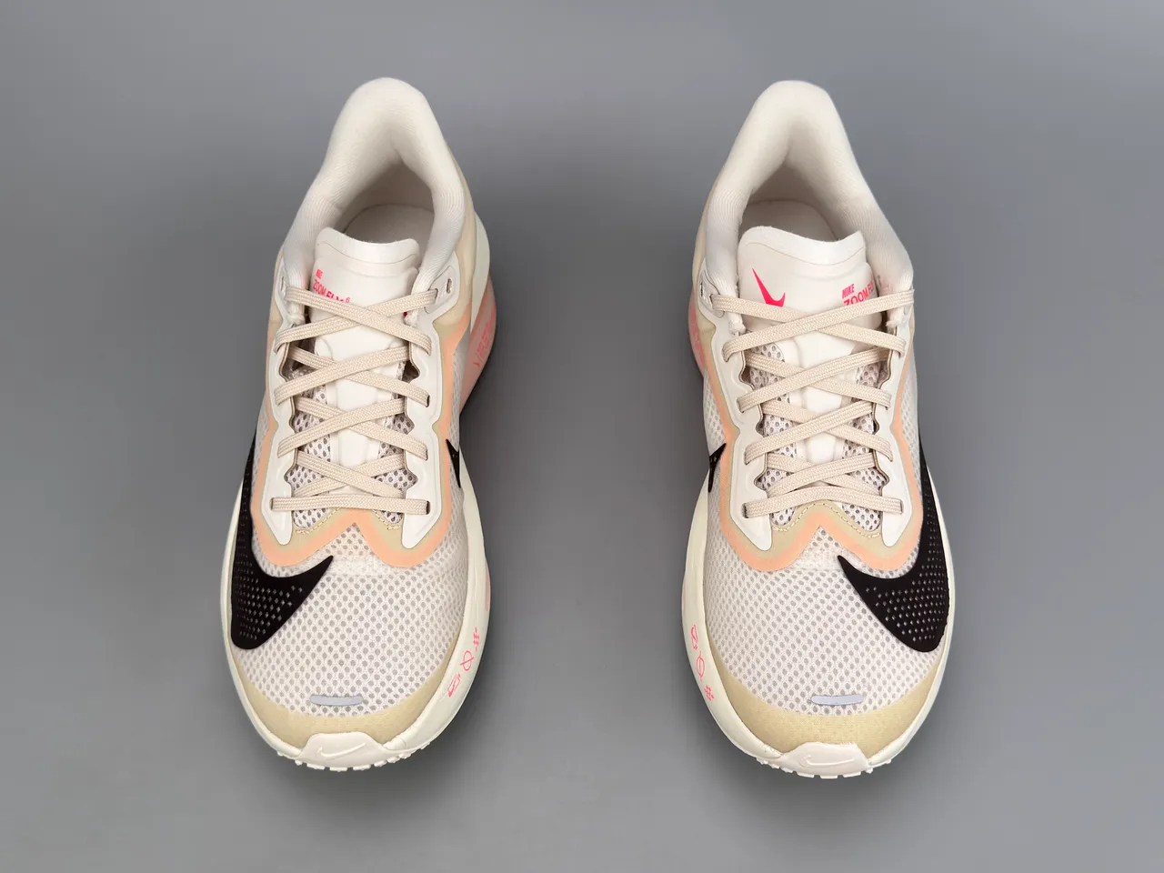 Nike Bege Rosa Superior de Malha Engenhada Esculpida ZoomX Solado Intermediário Tênis de Corrida 9