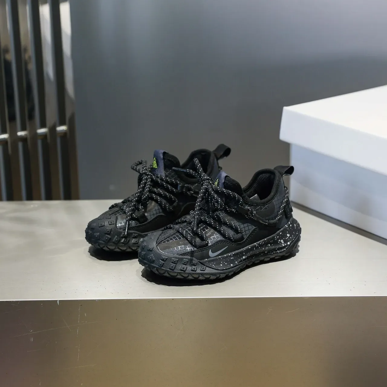 Nike Black Gray Rugged Outsole Grid-Mesh Upper Lifestyle Sneakers 24