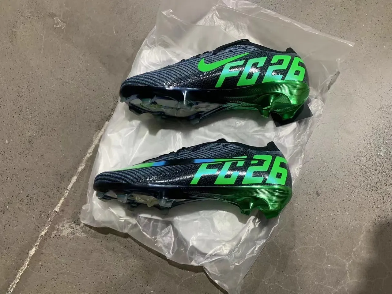 Nike Black Green লো-কাট সক-ফিট আপার টেক্সচার্ড নিট কনস্ট্রাকশন ফার্ম-গ্রাউন্ড ফুটবল জুতো 10