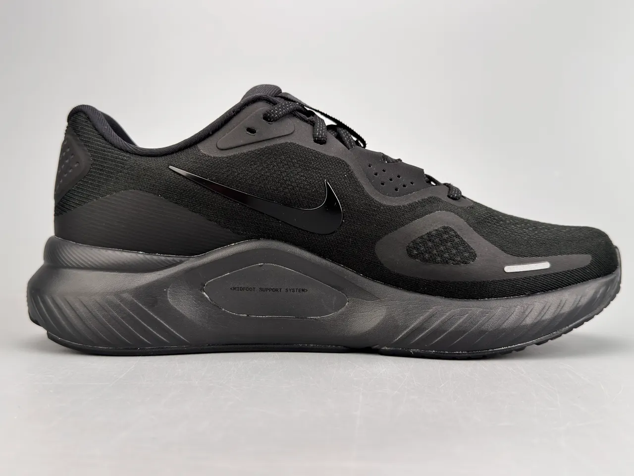 Nike chaussures de course en maille monocromatique noire 10