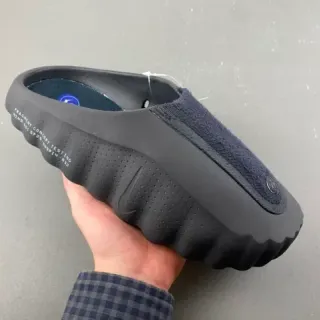 نيكي أسود بحري سول فوم موديلد حزام نسيجي نعال