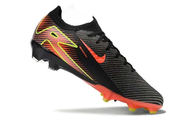 Nike Chaussures de football noir orange upper knit dynamic cage overlay terrain ferme 2