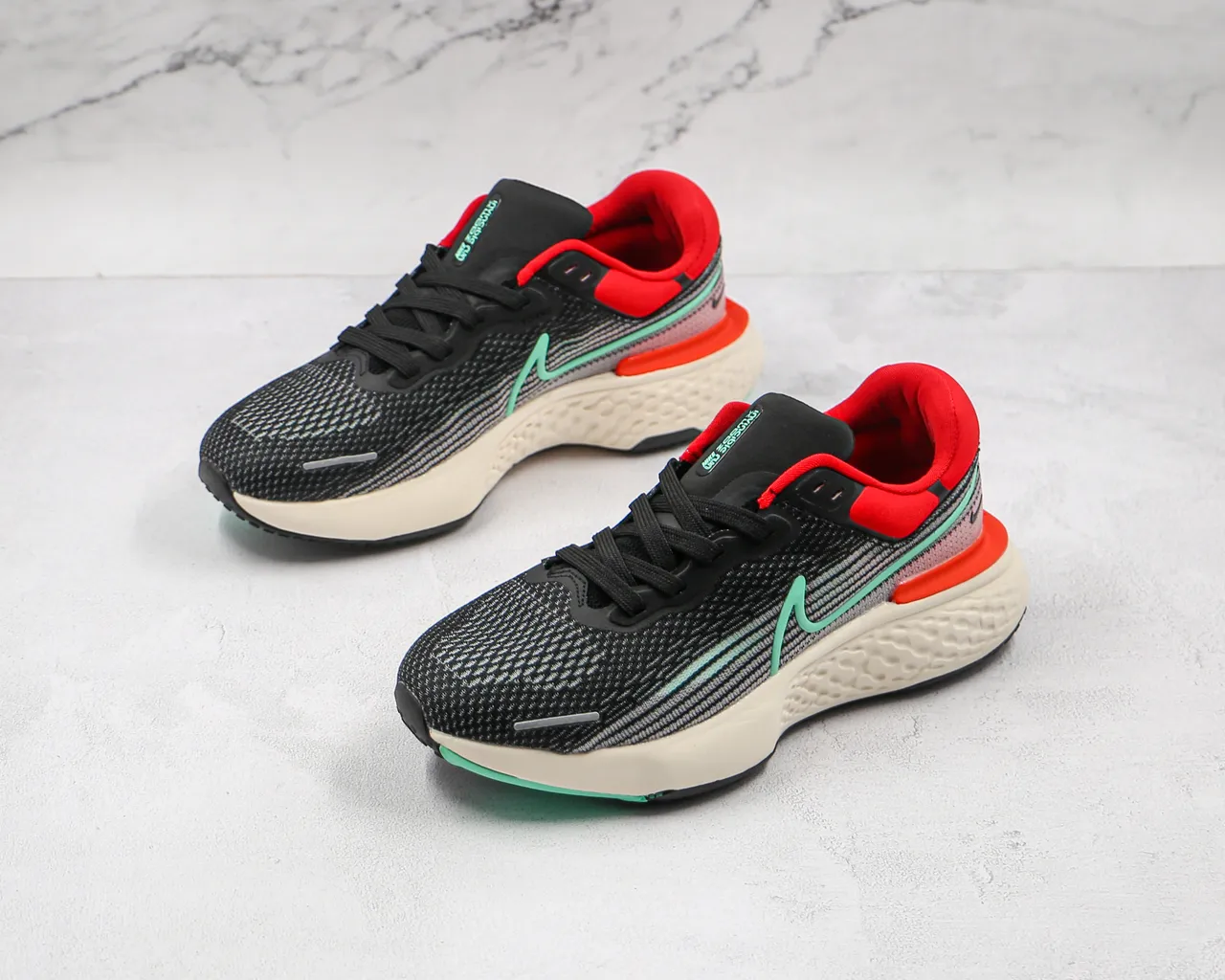 Nike Black Red Engineered Knit Upper Sculpted Foam Midsole Running Shoes 7