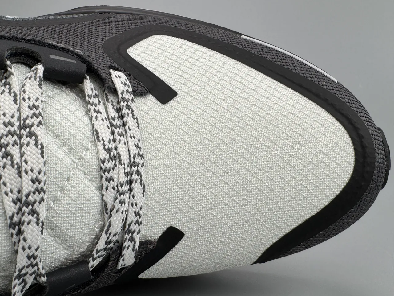 Nike Tênis de Corrida Preto Branco Superior de Malha Engenhada GORE-TEX Forro Impermeável 2