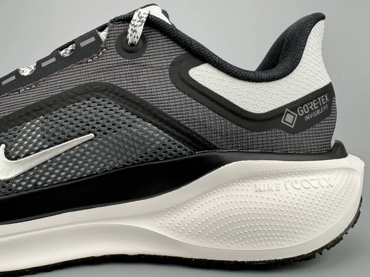 Nike Tênis de Corrida Preto Branco Superior de Malha Engenhada GORE-TEX Forro Impermeável 7