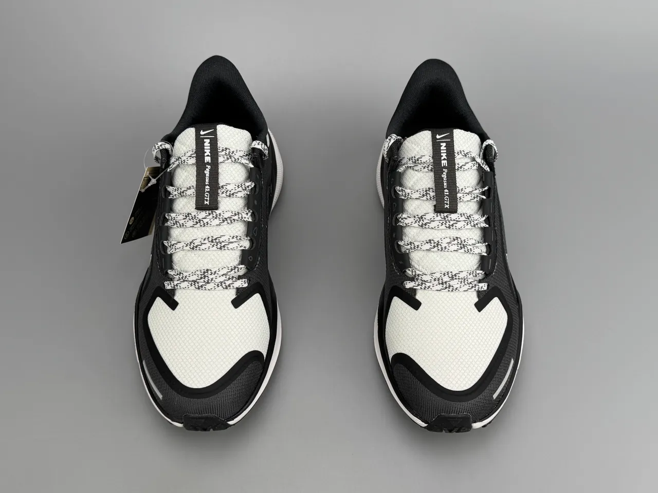 Nike Tênis de Corrida Preto Branco Superior de Malha Engenhada GORE-TEX Forro Impermeável 9