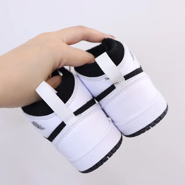 Nike काला सफेद हाई-टॉप पैडेड कॉलर बास्केटबॉल जूते 22