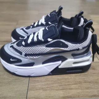 Nike أسود أبيض متعدد الطبقات مركبة قفص شبكة مثقوبة الجزء العلوي أحذية رياضية أسلوب حياة
