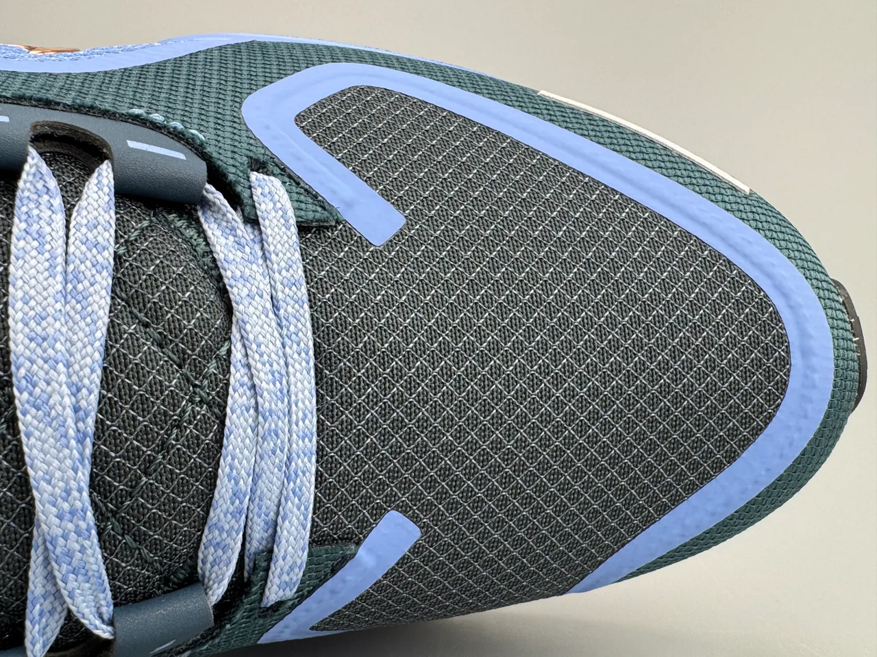 Nike Blue Gold Mesh And Synthetic Overlay Upper GORE-TEX Waterproof Lining Running Shoes 2