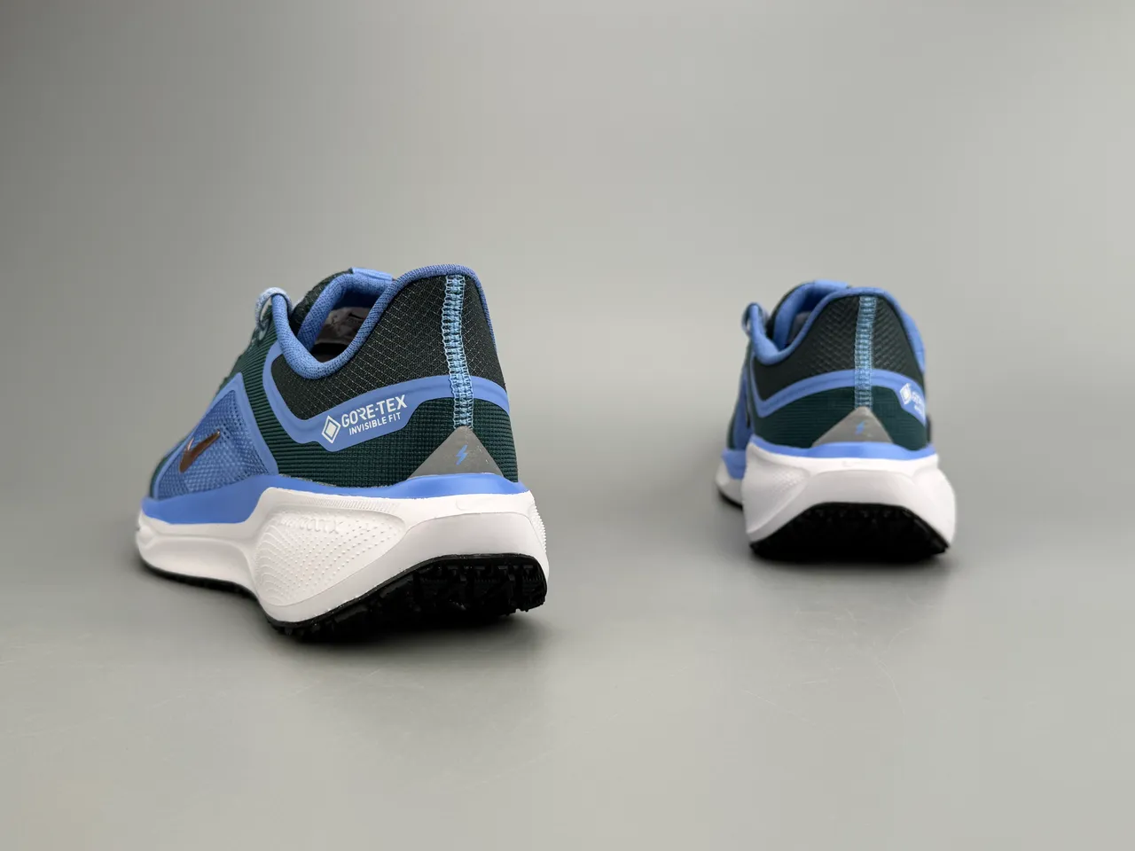 Nike Blue Gold Mesh And Synthetic Overlay Upper GORE-TEX Waterproof Lining Running Shoes 6
