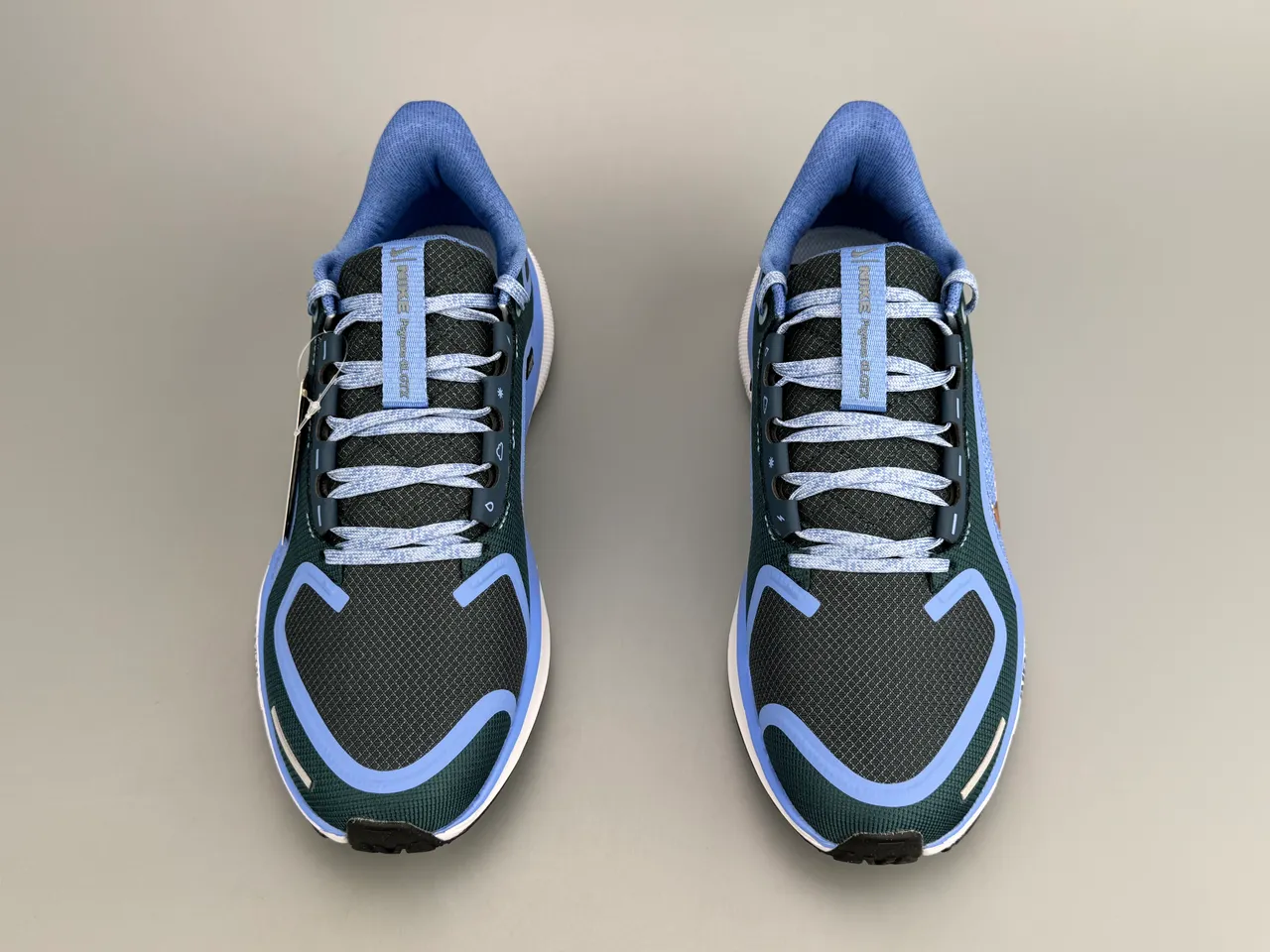 Nike Blue Gold Mesh And Synthetic Overlay Upper GORE-TEX Waterproof Lining Running Shoes 9