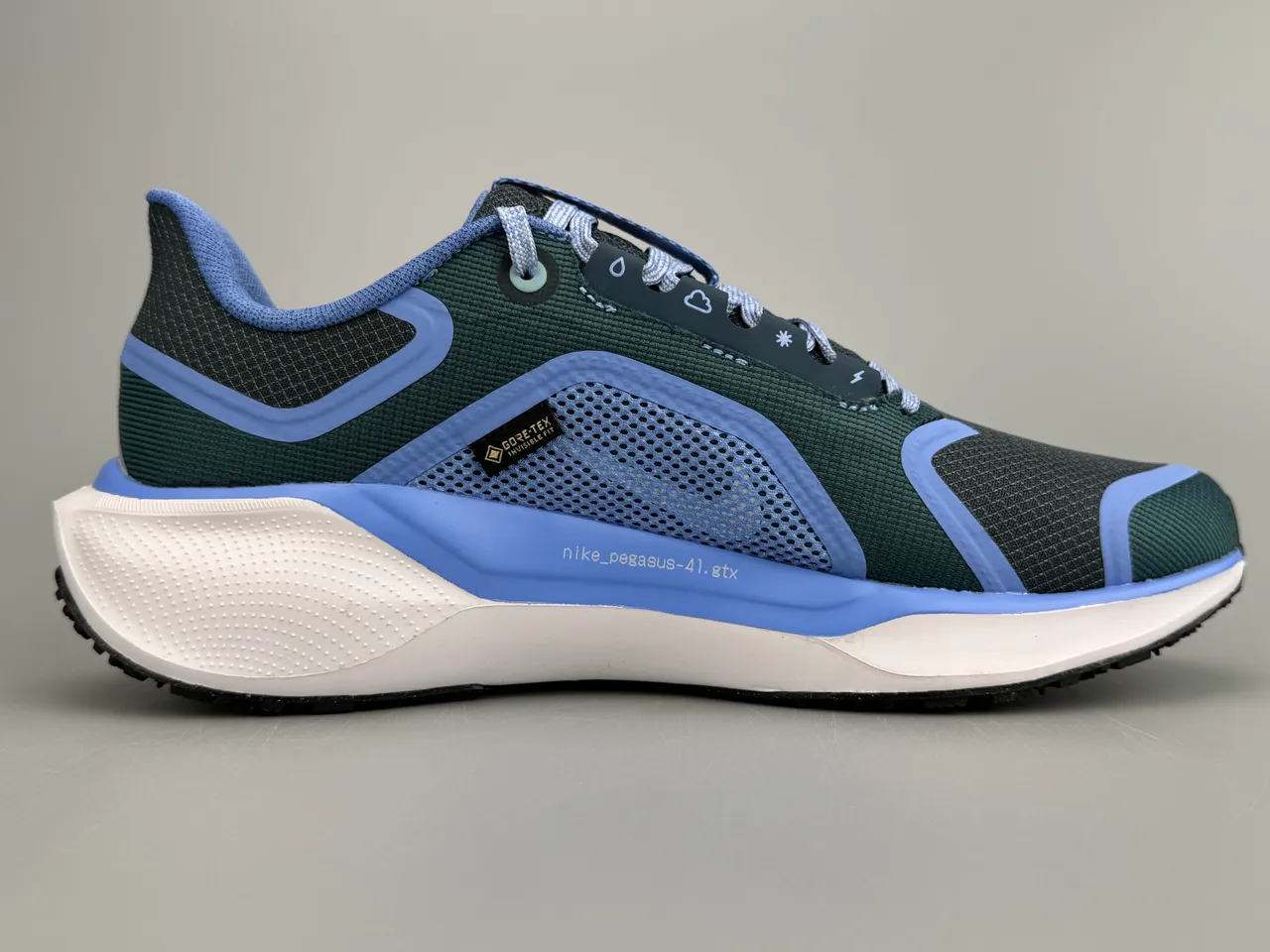 Nike Blue Gold Mesh And Synthetic Overlay Upper GORE-TEX Waterproof Lining Running Shoes 10