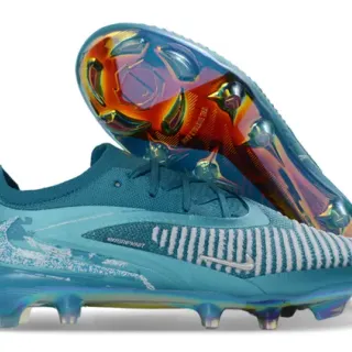 Nike Chaussures de football bleu blanc à coupe basse en tricot, semelle iridiscente holographique pour terrain ferme