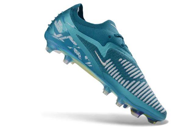 Nike नीला सफेद लो-कट निट अपर इरिडेसेंट हॉलोग्राफिक आउटसोल फर्म-ग्राउंड सोकर जूते 2