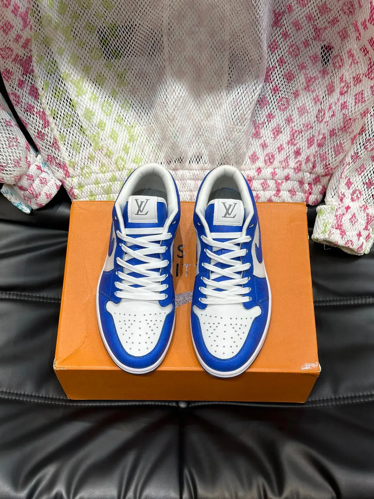 Nike Blue White Low-Top Canvas And Leather Upper Lifestyle Sneakers 2
