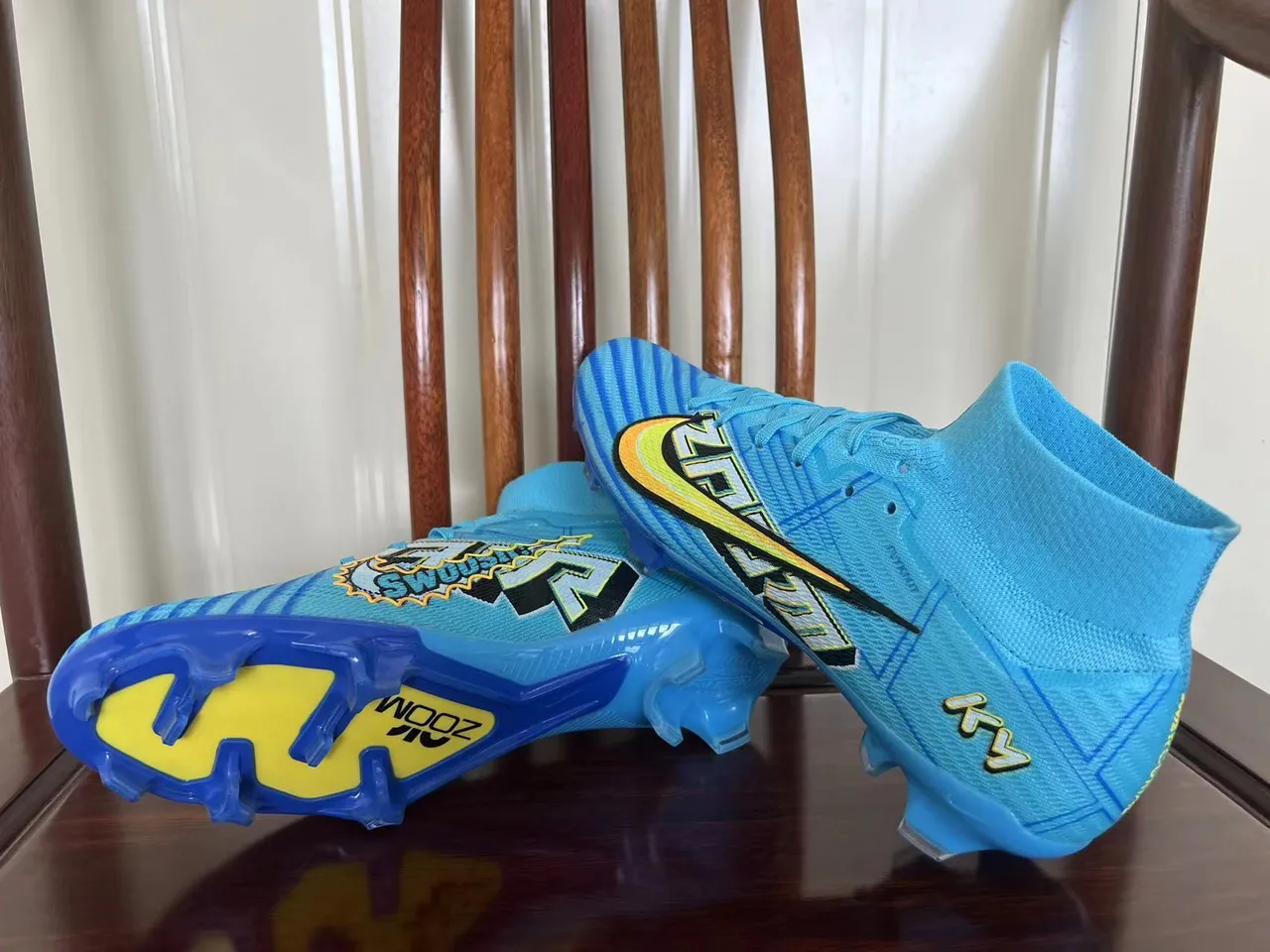 Nike Azul Amarillo Alto Corte Tejido Superior Moldeado Clavos Conicos Ground Firme Zapatos de Fútbol 2