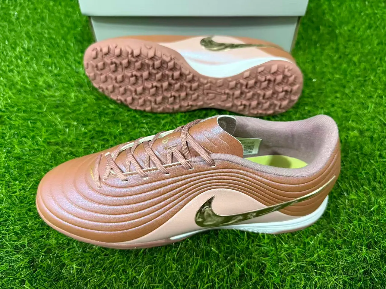Nike Marrón Dorado Bajo Corte Superior Sintético Recubrimientos Texturizados con Olas Césped Artificial Zapatos de Fútbol 10