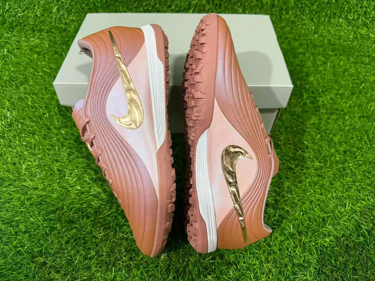 Nike Marrón Dorado Bajo Corte Superior Sintético Recubrimientos Texturizados con Olas Césped Artificial Zapatos de Fútbol 12